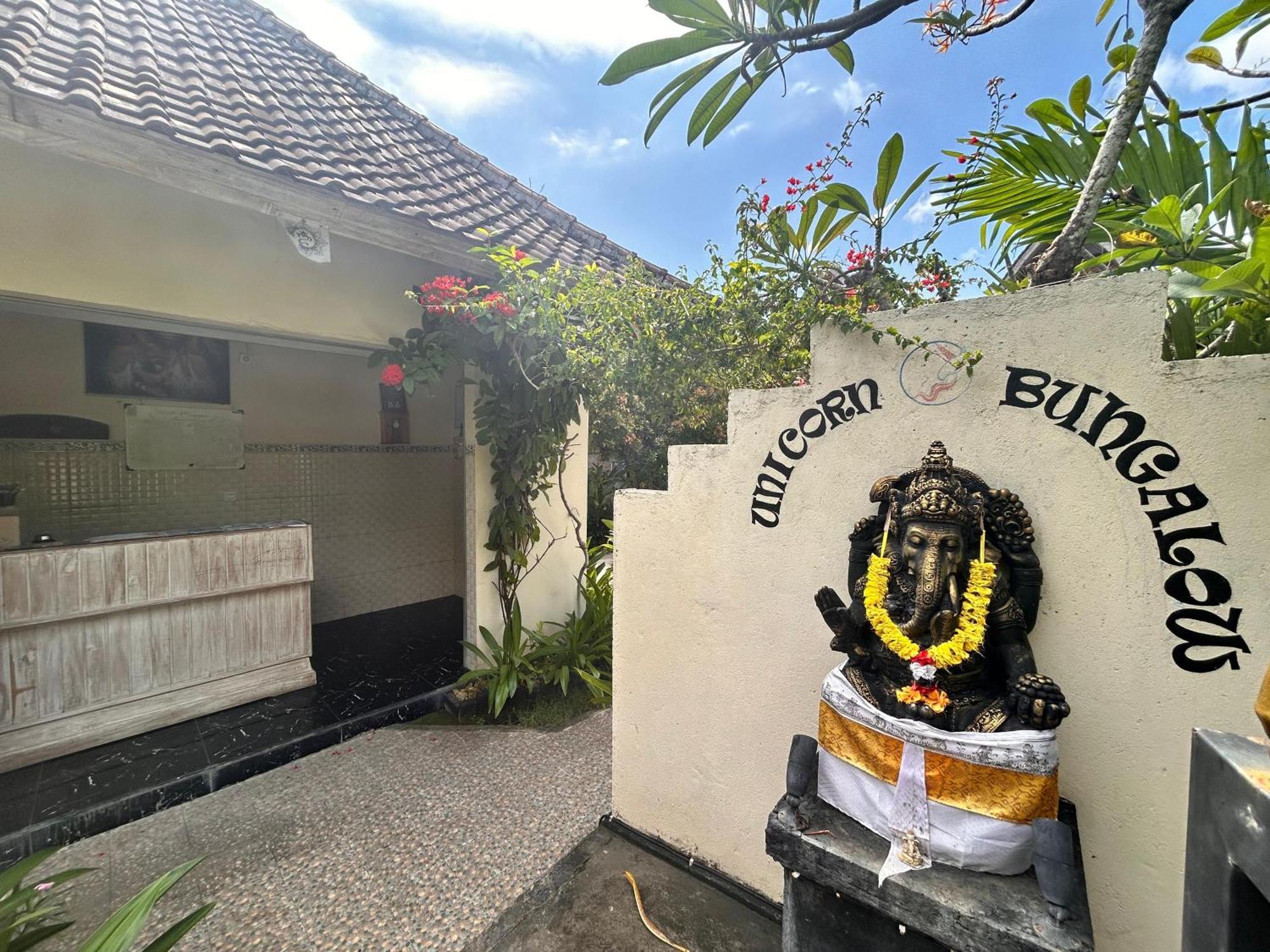 Unicorn Bungalow Batununggul エクステリア 写真